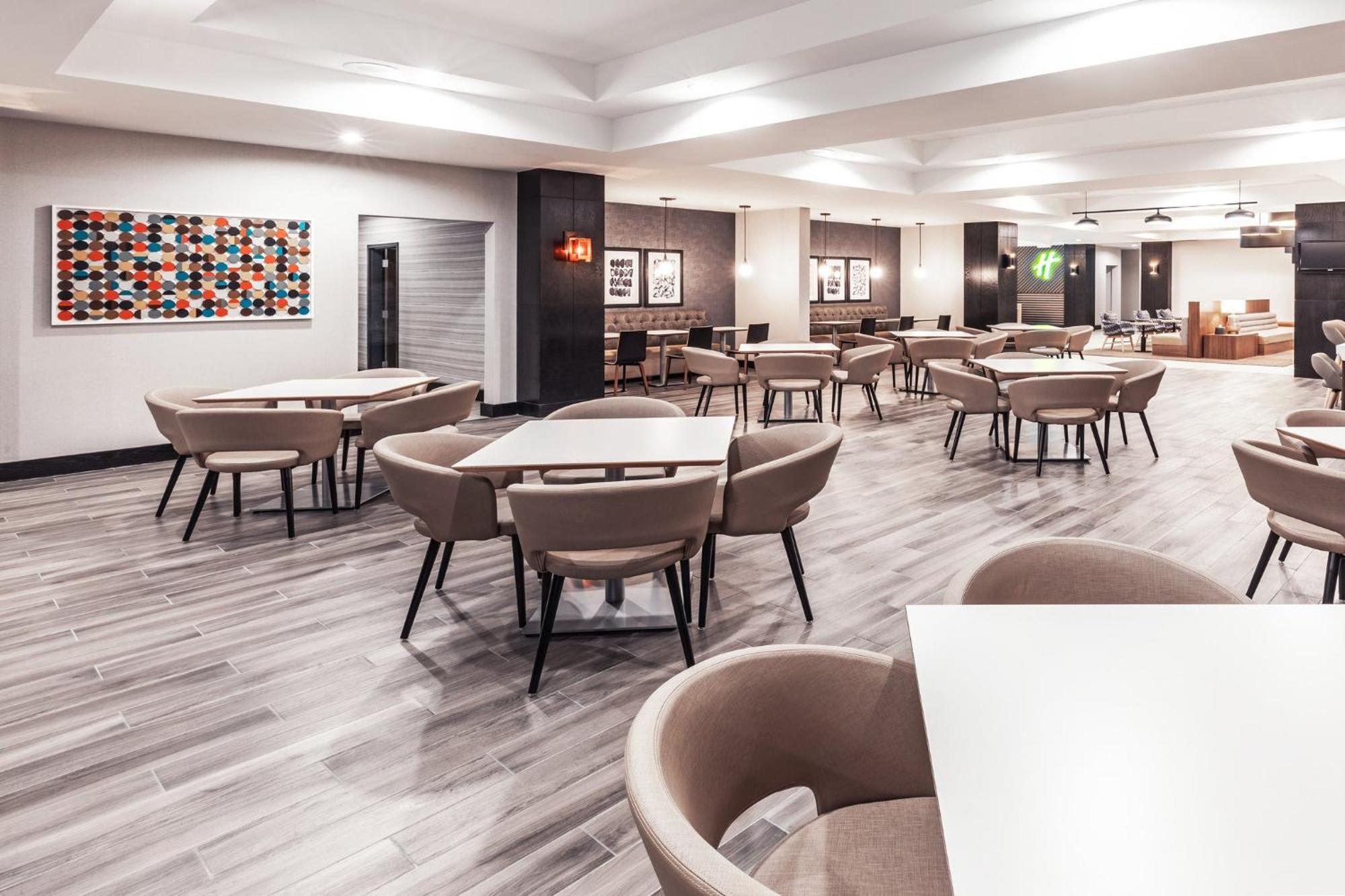 Holiday Inn Hotel & Suites Tulsa South By Ihg Exterior photo